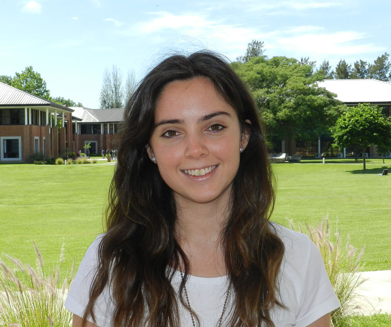 <strong>María Emilia Larsen</strong> (Asistente)